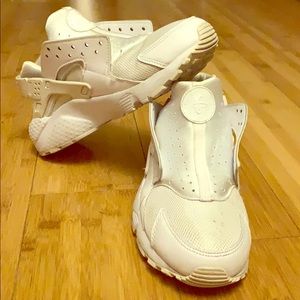 Nike huaraches like new:)